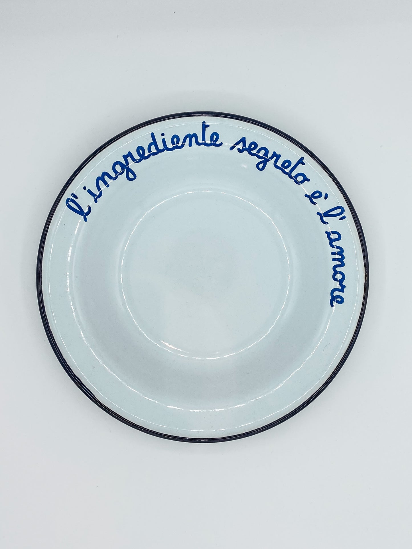 Piatto Smaltato -  L’INGREDIENTE SEGRETO E’ L’AMORE